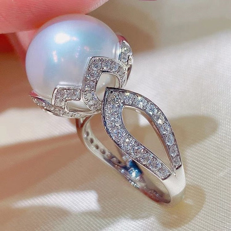 Huitan Trendy Luxury Simulated Pearl Finger Ring for Women Temperament Elegant Engagement Wedding Bands Accessories 2022 Jewelry