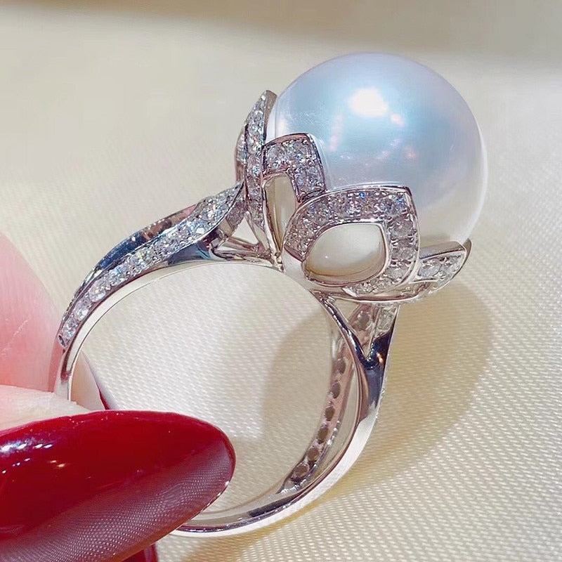 Huitan Trendy Luxury Simulated Pearl Finger Ring for Women Temperament Elegant Engagement Wedding Bands Accessories 2022 Jewelry