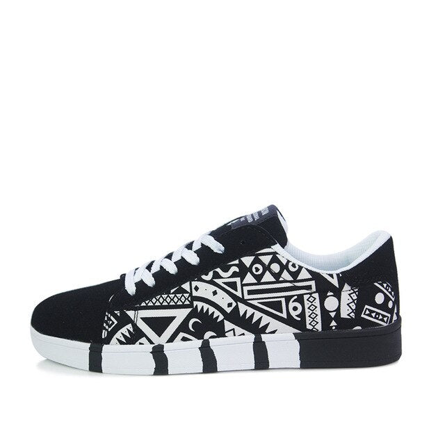 New casual Men Vulcanized Shoes Sneakers Men's Fashion Casual Lace-Up Colorful Canvas Sport Graffiti board Shoes