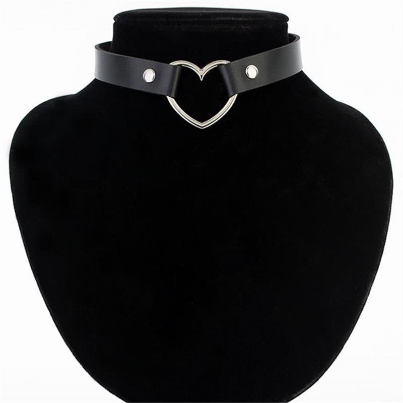 Meajoe Trendy Sexy Punk Gothic Leather Heart Studded Choker Necklace Vintage Charm Round Collar Necklaces Women Jewelry Gift